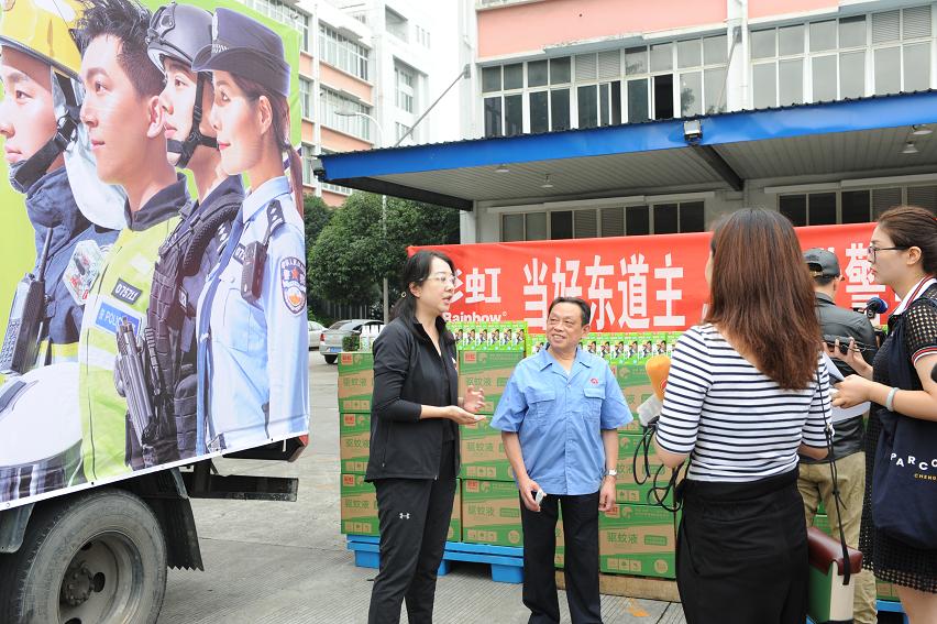 成都九球体育(China)官方网站集团赞助世警会驱蚊液仪式在公司隆重举行